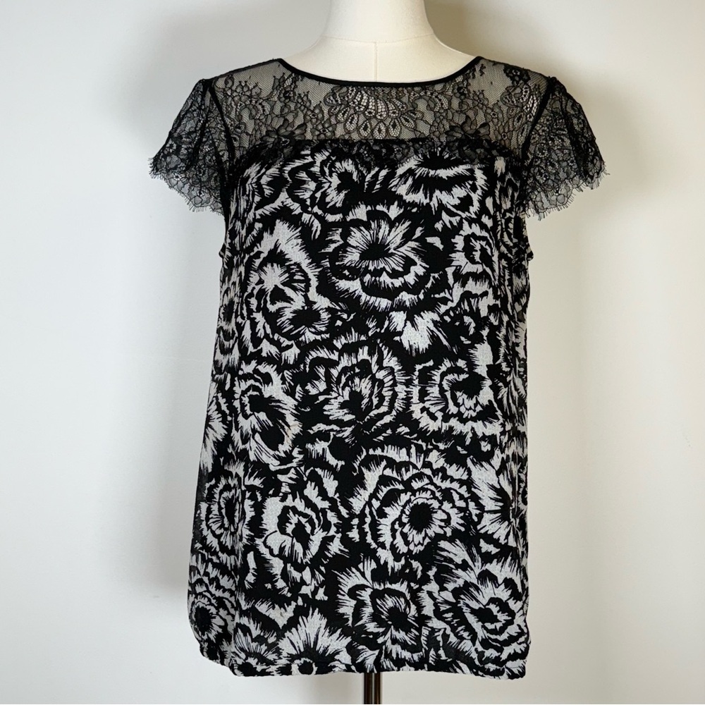 Ann Taylor Short Sleeve Blouse Black And White Floral Lace Women’s Size Small